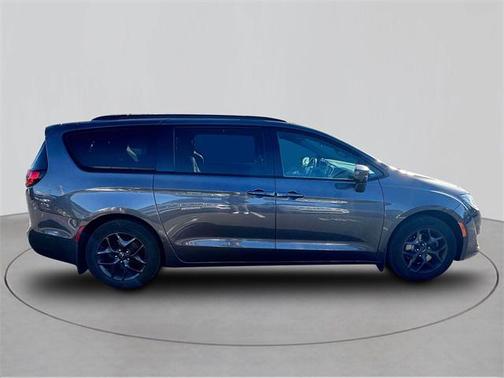 2018 Chrysler Pacifica Touring-L