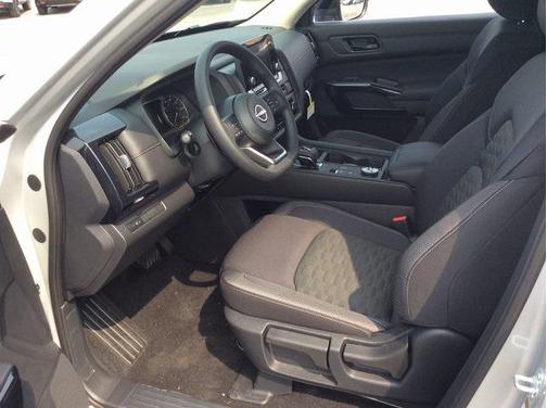 2025 Nissan Pathfinder S 4WD