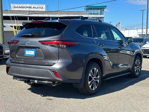 Magnetic Gray Metallic 2021 Toyota Highlander XLE