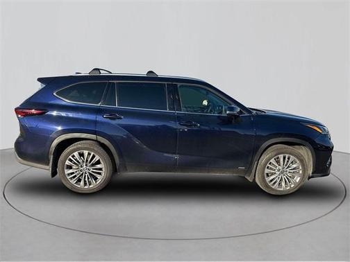 2025 Toyota Highlander Hybrid Platinum