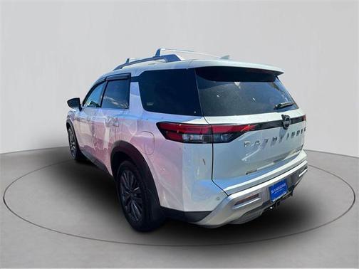 2022 Nissan Pathfinder SL 4WD