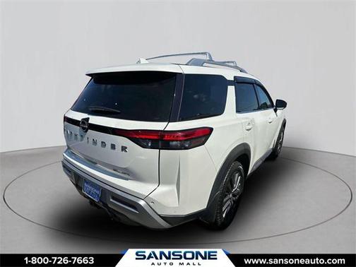 2022 Nissan Pathfinder SL 4WD