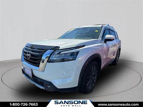 2022 Nissan Pathfinder SL 4WD