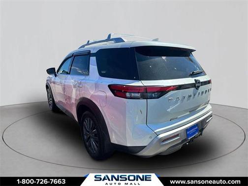 2022 Nissan Pathfinder SL 4WD