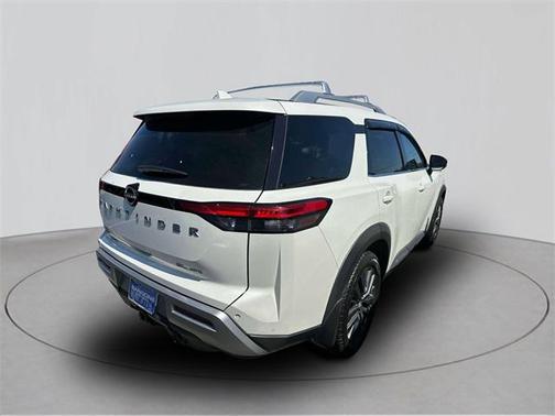 2022 Nissan Pathfinder SL 4WD