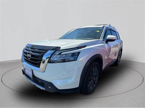 2022 Nissan Pathfinder SL 4WD