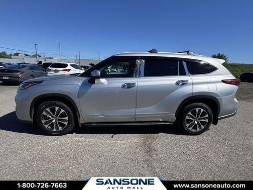 Celestial Silver Metallic 2022 Toyota Highlander XLE