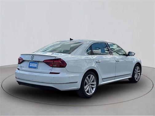 2018 Volkswagen Passat 2.0T SEL Premium