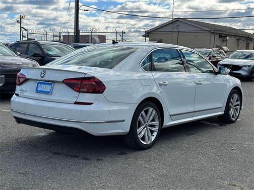 2018 Volkswagen Passat 2.0T SEL Premium