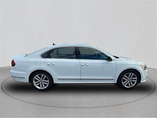 2018 Volkswagen Passat 2.0T SEL Premium