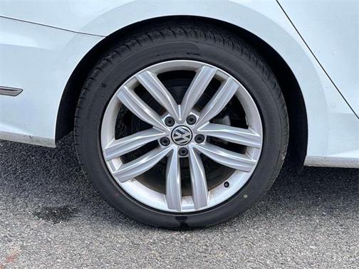 2018 Volkswagen Passat 2.0T SEL Premium