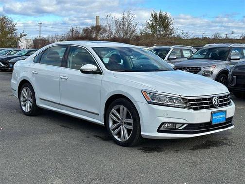 2018 Volkswagen Passat 2.0T SEL Premium
