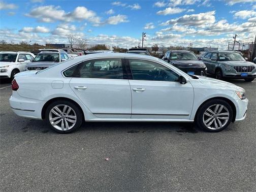 2018 Volkswagen Passat 2.0T SEL Premium