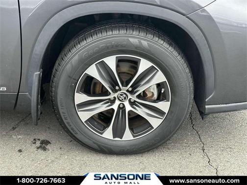 2022 Toyota Highlander Hybrid XLE