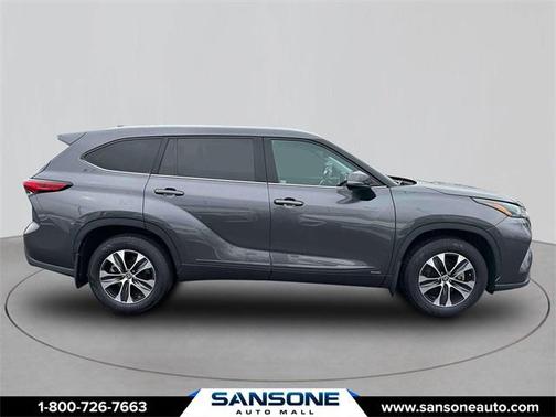2022 Toyota Highlander Hybrid XLE