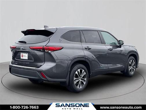 2022 Toyota Highlander Hybrid XLE