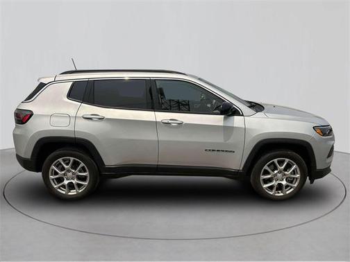 2024 Jeep Compass Latitude Lux