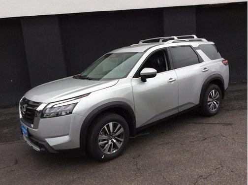 2025 Nissan Pathfinder SL 4WD