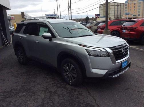 2025 Nissan Pathfinder SL 4WD