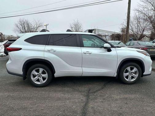 2023 Toyota Highlander LE
