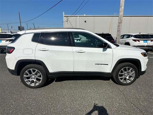 2024 Jeep Compass Latitude Lux