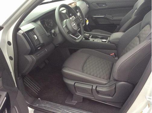 2025 Nissan Pathfinder S 4WD