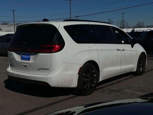 2025 Chrysler Pacifica Limited