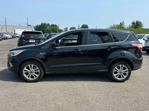 White Platinum Metallic Tri-Coat 2017 Ford Escape SE