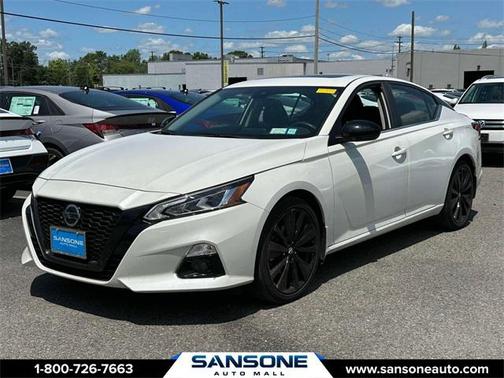 2022 Nissan Altima SR FWD
