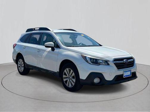 Crystal White Pearl 2019 Subaru Outback 2.5i Premium