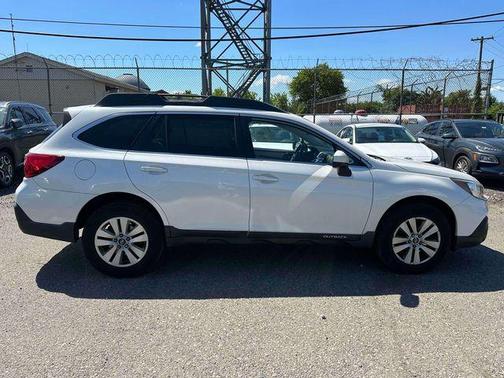 Crystal White Pearl 2019 Subaru Outback 2.5i Premium