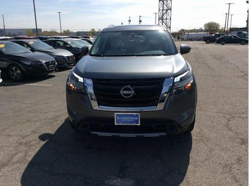 2025 Nissan Pathfinder SL 4WD