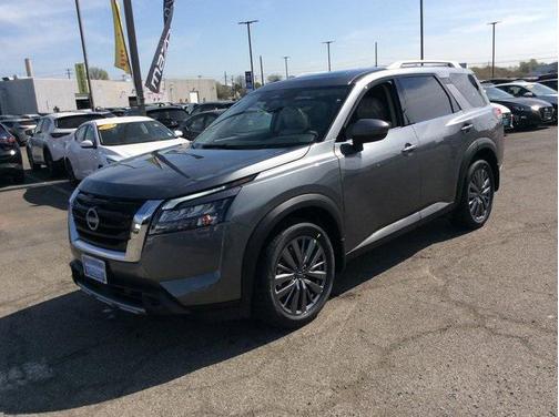 2025 Nissan Pathfinder SL 4WD