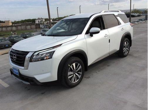 2025 Nissan Pathfinder SL 4WD