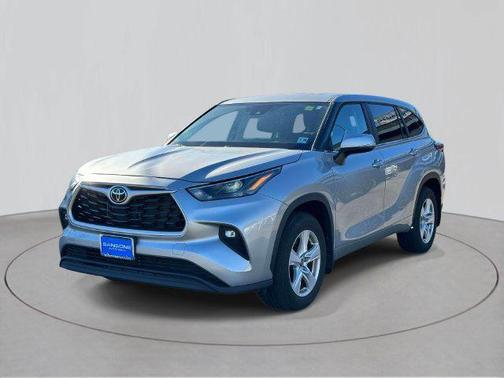 Celestial Silver Metallic 2024 Toyota Highlander LE