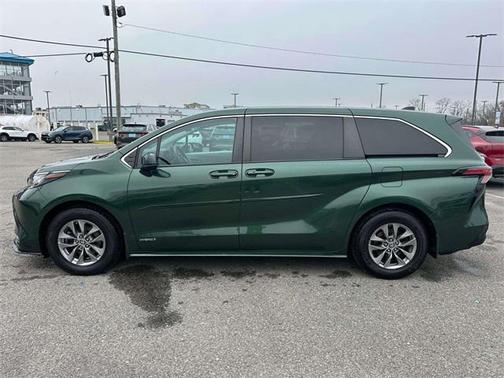 2021 Toyota Sienna LE
