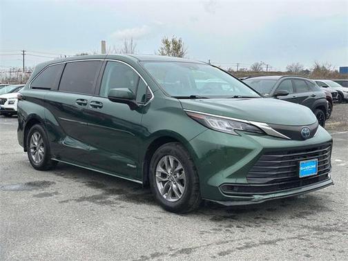 2021 Toyota Sienna LE