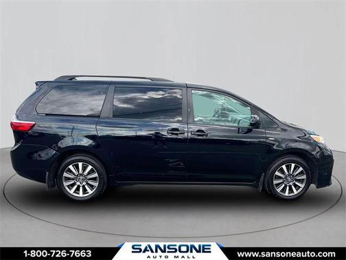 2018 Toyota Sienna LE