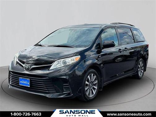 2018 Toyota Sienna LE