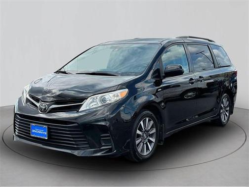 2018 Toyota Sienna LE