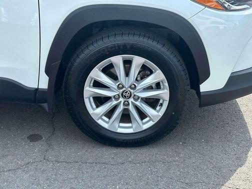 Wind Chill Pearl 2024 Toyota Corolla Cross LE
