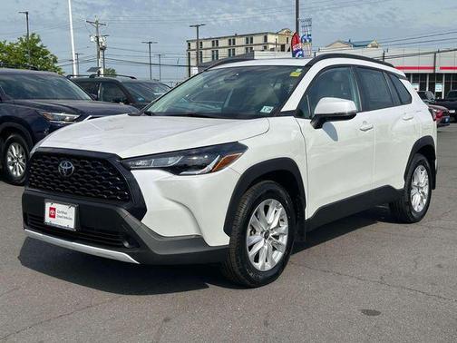 Wind Chill Pearl 2024 Toyota Corolla Cross LE