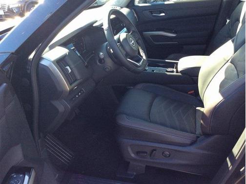 2025 Nissan Pathfinder Platinum 4WD