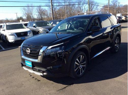 2025 Nissan Pathfinder Platinum 4WD