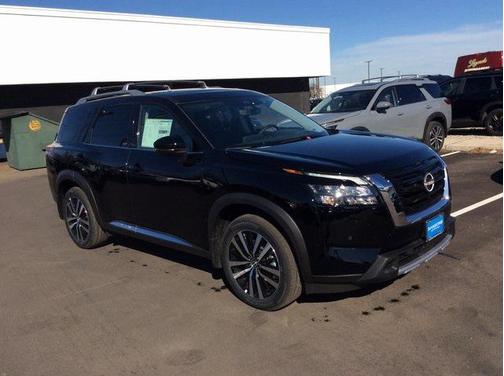 2025 Nissan Pathfinder Platinum 4WD