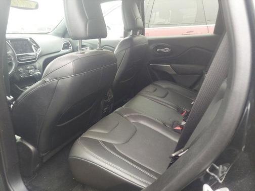 Photo 5 of 15 of 2019 Jeep Cherokee High Altitude