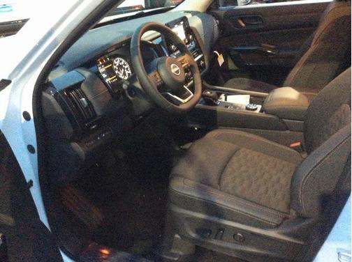 2025 Nissan Pathfinder SV 4WD