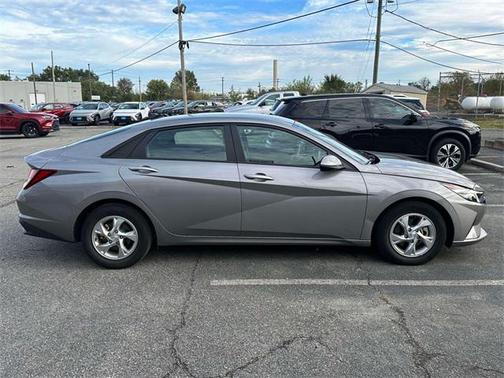2023 Hyundai ELANTRA SE