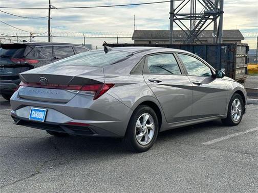 2023 Hyundai ELANTRA SE