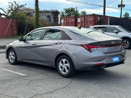 2023 Hyundai ELANTRA SE